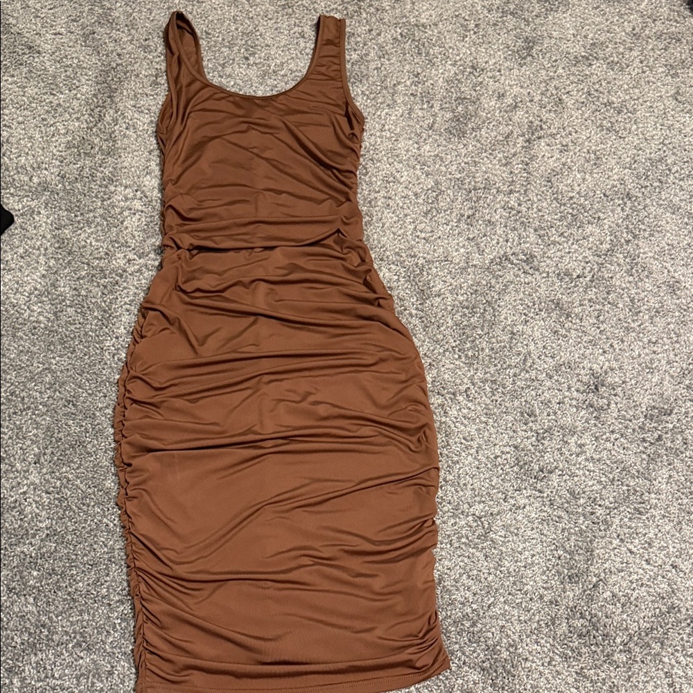 Chic Brown Ruched Midi Dress